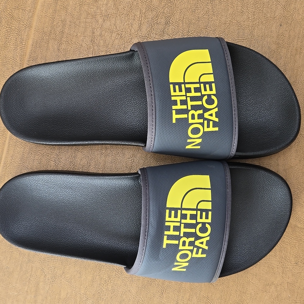 The North Face Men’s Slides Black/Yellow Logo – Size 11